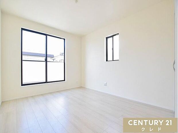 【洋室7帖】南西バルコニーに面した明るく開放的な洋室。家具を置いても生活動線にゆとりを作ることができ、快適に過ごすことができます。