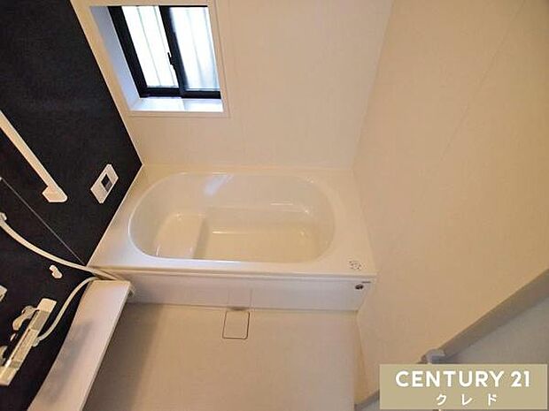 お子様と一緒に入浴できるゆとりの1坪タイプ。1日の疲れを癒してくれるバスタイムを有意義に…。大人の方もゆったりと入浴できます。