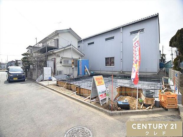 周辺にはスーパー・コンビニなどの商業施設が充実。子育て世帯にも嬉しい、便利で安心な住環境が整っています。