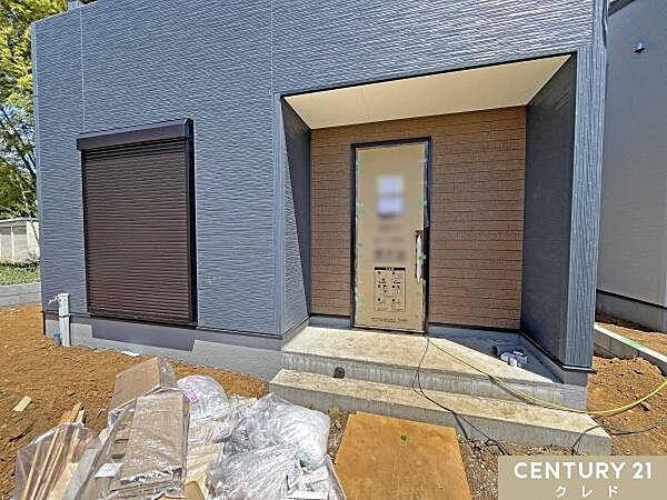 南側にはちょっとしたお庭があります。ガーデニングや家庭菜園、おうちプールなども楽しめます。
