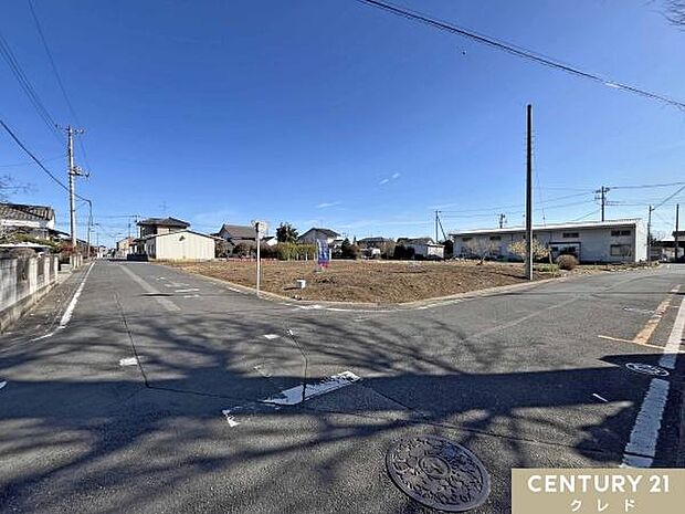 今宿小学校まで徒歩7分でお子様の通学も安心の立地。周辺には生活利便施設が充実しており、毎日のお買い物にも便利な住環境です。