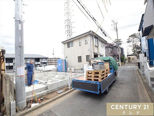 駐車場は縦列2台分。通勤やお子様の送り迎えなどでお車を使う方も安心です。
