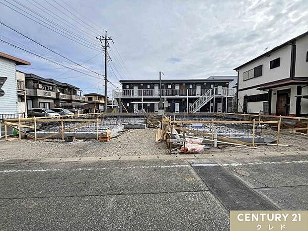 建物を支える重要な基礎工事中。床全面と立ち上がりを鉄筋コンクリートで施工することで、安心して暮らせる地震に強い基礎を造ります。