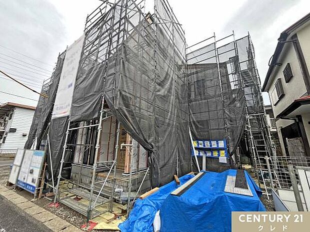 並列2台駐車可能!前面道路は幅員6mとゆとりがあり、車のすれ違いも安心です。