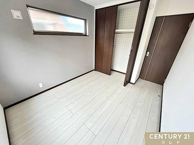 【洋室5.3帖】各部屋に十分な収納スペースを確保した「全居室収納付き」の住まい。爽やかな風が通り抜け、健やかな環境を保つことができます。