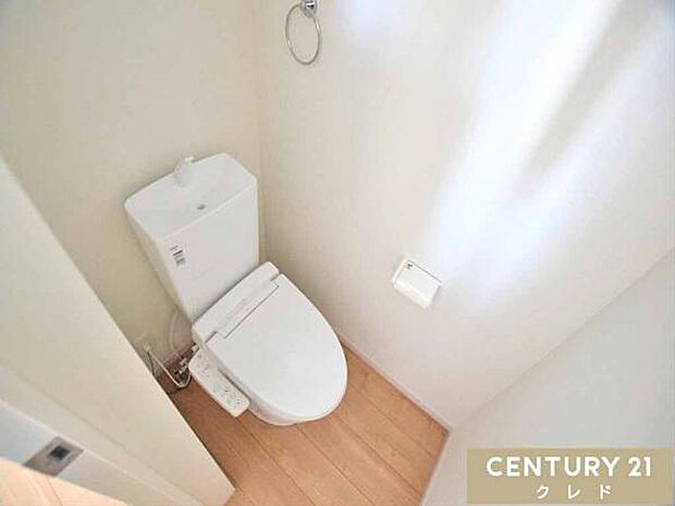 肌への負担に配慮し、快適な生活をサポートする温水洗浄機能付きトイレ。1、2階にトイレを設けているので生活動線がスムーズになります。