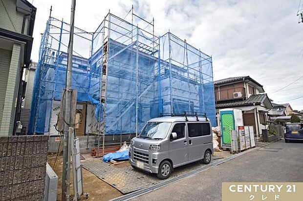 敷地43坪以上のキレイな整形地に佇む新邸。東と南の2面バルコニーで明るい陽射しと爽やかな風と取り込むことができます