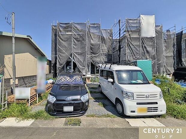 耐震等級3、断熱等級5の住み良い設計と充実設備の全3棟。売主による35年保証制度付きの4LDKです。