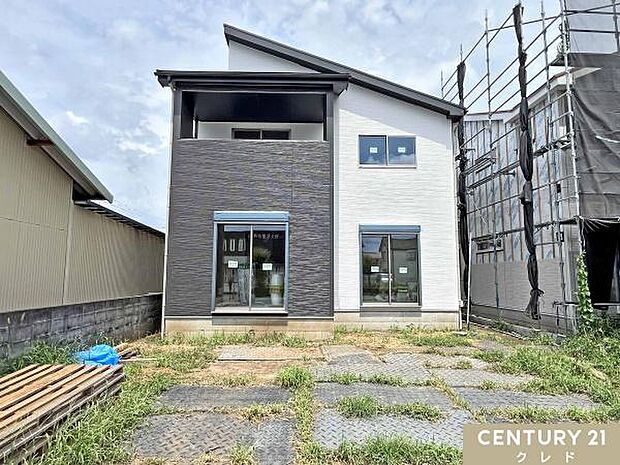 完成に向けて順調に工事進行中！シートが外れ、建物の全体像がご覧いただけるようになりました。