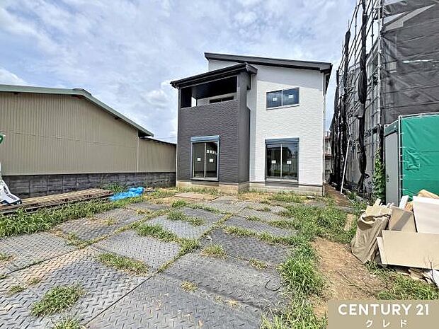 生活に欠かせない商業施設が身近に揃う便利な住環境。家族みんなが暮らしやすい立地です。