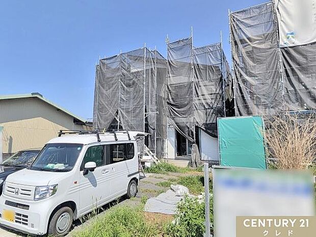 木工事が完了し、お住まいの耐久性・デザイン性を左右する外観ができ始まました。長期間にわたり建物を保護します。