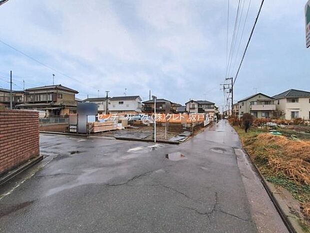 周辺に買い物施設が揃い、暮らしやすい住環境。教育機関も徒歩圏内で、子育て家族にオススメ！