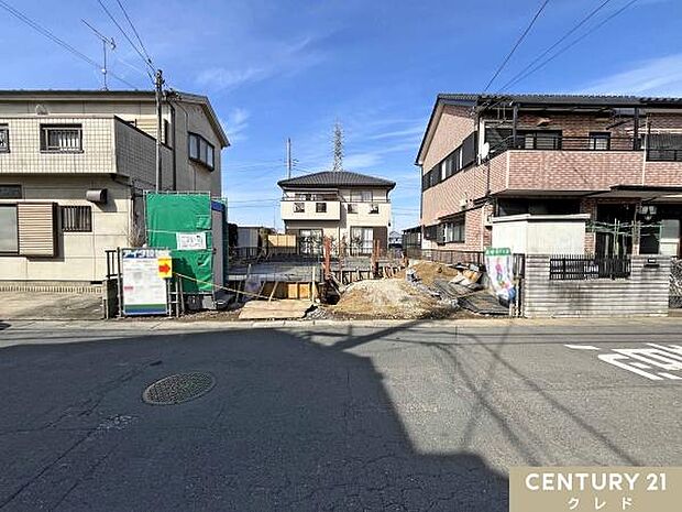 建物を支える重要な基礎工事中。床全面と立ち上がりを鉄筋コンクリートで施工することで、安心して暮らせる地震に強い基礎を造ります。
