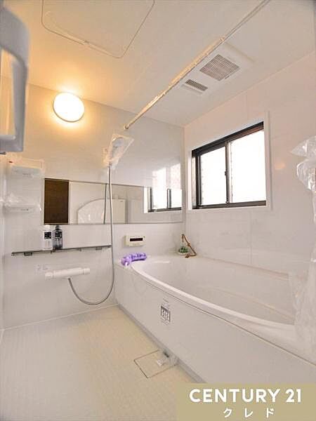 新規交換したユニットバス。ゆったりと湯船に浸かれば、心身ともにリラックスできる至福のプライベートタイムを過ごせます。
