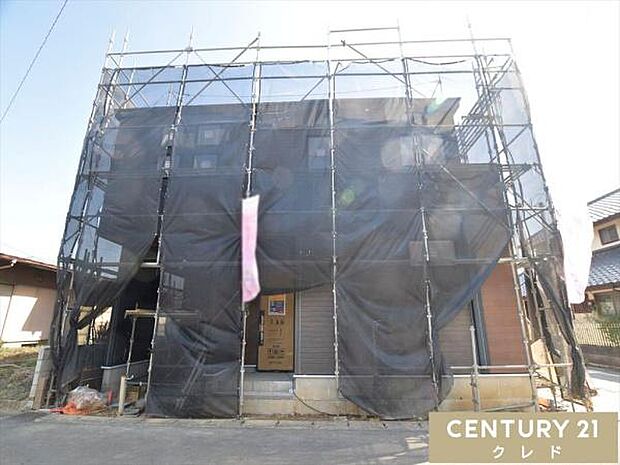 ご夫婦でお車をお持ちの方にも嬉しいカースペース2台分確保。1台はビルドインガレージとなっており、大切なお車を雨・風から守ることができます