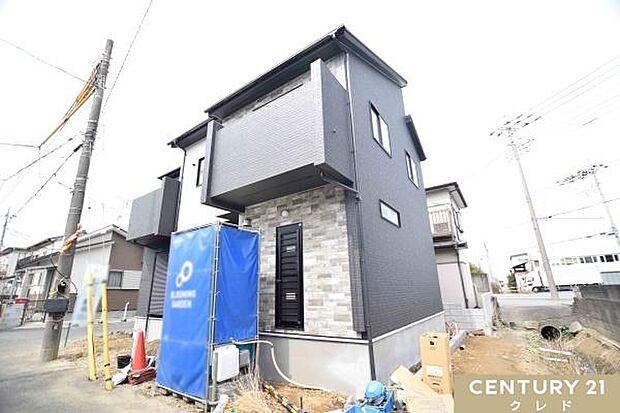 山田小・中学校まで徒歩10分で、お子様の通学も安心。保育園やスーパーも近く、子育て家族にもオススメの住環境です。