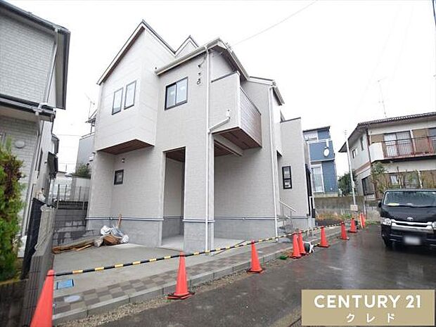 駐車場2台可。内1台はビルドインガレージとなっており、大切なお車を雨・風から守ることができます。