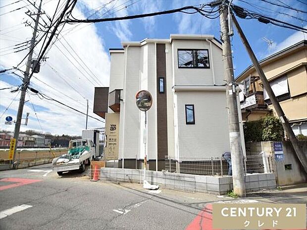 人気の南東角地につき、陽当たり・通風良好。ご家族の笑顔があふれる、明るく開放的な3LDKです。