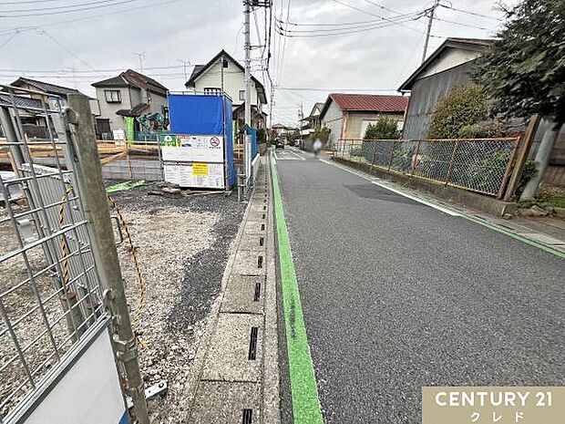 前面道路は幅員4～5.2ｍ！46坪以上のゆとりある敷地に駐車3～4台駐車可能！来客時も安心です。