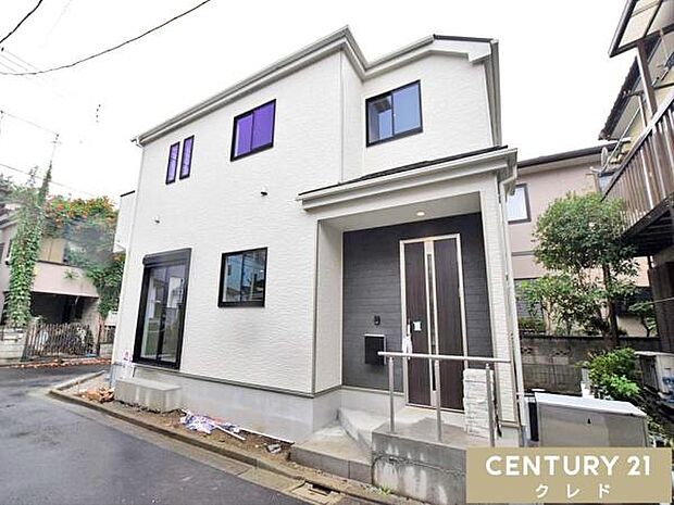 東武東上線「新河岸」駅徒歩12分。閑静な住宅街に佇む、ZEH水準の省エネ住宅！教育施設や生活施設が徒歩圏内。運動広場も近く、お子様の外遊びや散歩なども楽しめる、のびのびとした住環境。