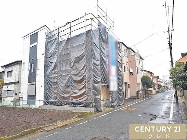 東武東上線「上福岡」駅…徒歩11分。スーパーやコンビニ、ドラッグストアなど生活に必要な施設が徒歩圏内に揃う、暮らしやすい環境。