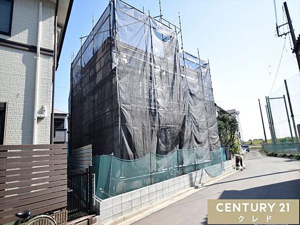 南側4.9m・北側4.2mの両面道路に面した、陽当りと風通しの良さが魅力の立地です！