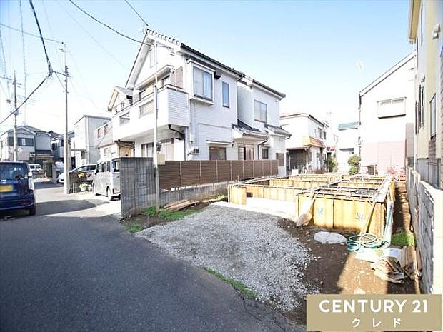 東武東上線「新河岸」駅徒歩17分!。周辺にはスーパーなどの商業施設に加え、教育機関も充実。子育て世帯にも嬉しい、便利で安心な住環境が整っています。