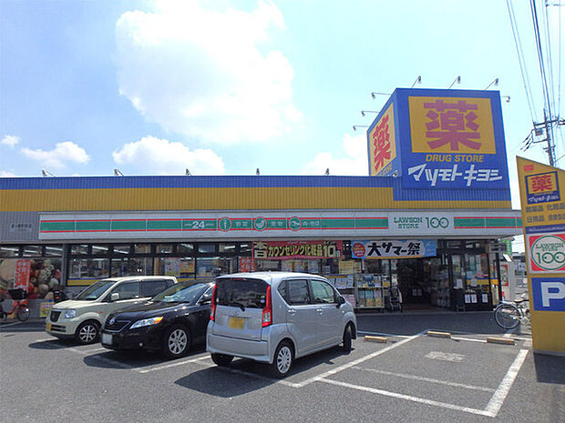 ローソンストア100霞ヶ関駅前店まで727m