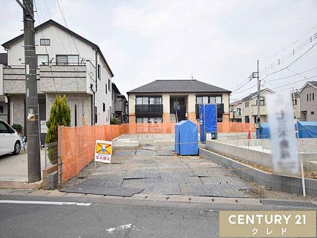 駐車場は並列2台確保。来客時はもちろん、将来お子様が免許取得時に便利ですね。