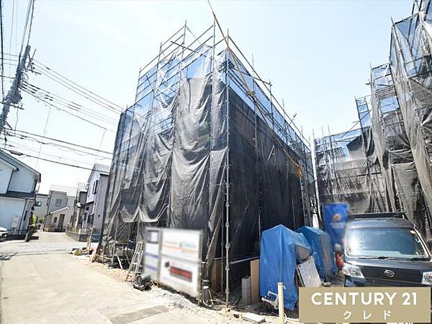 駐車場は並列2台確保。来客時はもちろん、将来お子様が免許取得時に便利ですね。