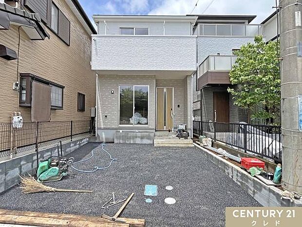 学校や公園、図書館が徒歩圏内で子育てに嬉しい好立地です。周辺環境も併せてご案内いたします。