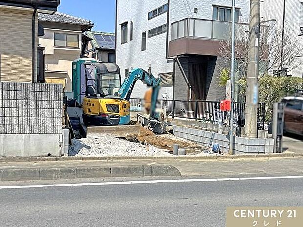 これから基礎工事へ進んでいきます。新しい住まいが少しずつ形になっていきます。2026年6月上旬完成予定！