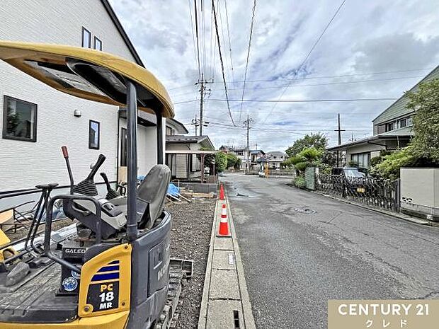 東武東上線「武蔵嵐山」駅から徒歩9分。公園徒歩2分・保育園徒歩10分・小学校徒歩13分と子育て環境が充実した立地。