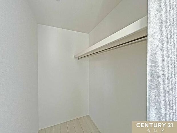 洋室6帖と7帖にそれぞれウォークインクローゼットを設けています。お洋服の出し入れがしやすいハンガーパイプ付きで、忙しい朝でもスムーズな身支度を実現します。