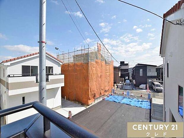 広々とした青空を眺めることができます。陽当りの良い住宅街なので家事や勉強の合間にほっと一息つくことができます。