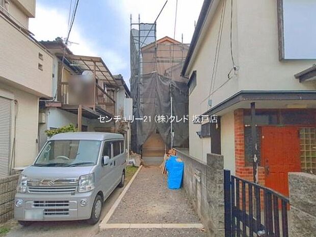 敷地内駐車場有り!毎日の通勤やお子様の送り迎えなど、ご夫婦でお車をお持ちの方も安心です。