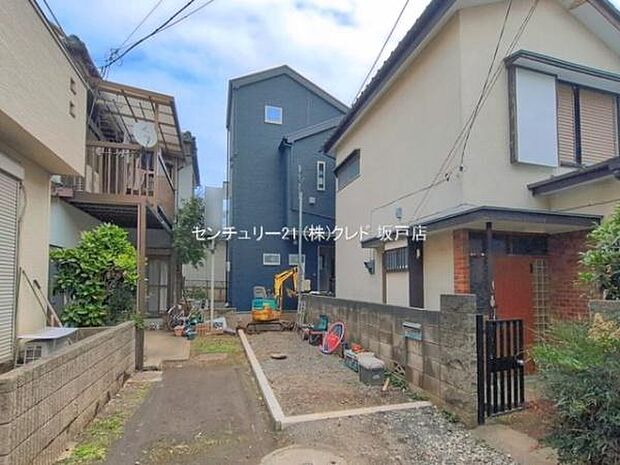 敷地内駐車場有り!毎日の通勤やお子様の送り迎えなど、ご夫婦でお車をお持ちの方も安心です。