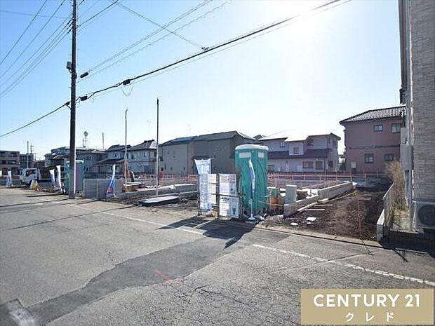 駐車場は2~3台分確保。来客時はもちろん、将来お子様が免許取得時に便利ですね。