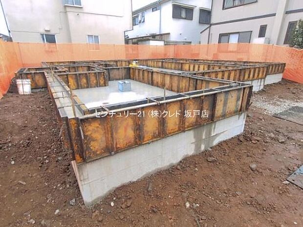 並列3台駐車可能(車種による)来客時はもちろん、将来お子様が免許取得時に便利ですね。