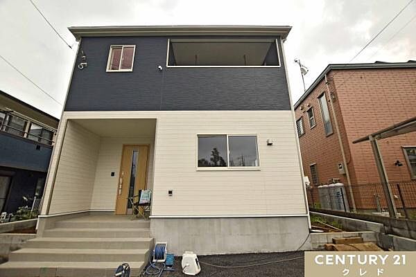 制振装置「SAFE365」を搭載し、繰り返す地震の揺れを軽減する安心の住まい。家族みんながゆったり暮らせる4LDKで、快適性と安全性を兼ね備えた新邸です。