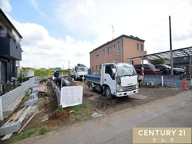 駐車場は全棟2台分確保。来客時はもちろん、将来お子様が免許取得時に便利ですね。