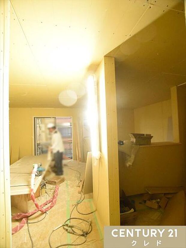 室内工事も着々と進んでいきます。丁寧な施工の様子や実際の陽当りを、実際に現地で一足先にご体感ください。