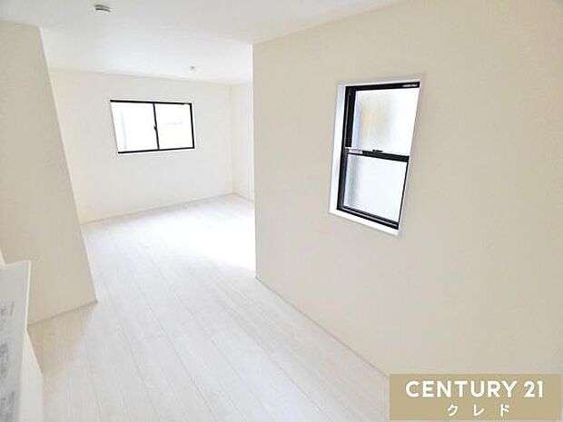 【LDK17.7帖】お部屋の形状を活かし、リビングとダイニングの空間を自然に分けられるのが魅力。家具の配置もしやすく、メリハリのある快適な生活が叶います。