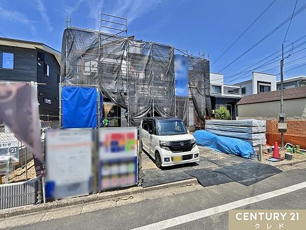 設計・建設性能評価W取得の安心と品質を兼ね備えた4LDK。しばらくするとサイディング工事が完成し、室内の施工が始まります。