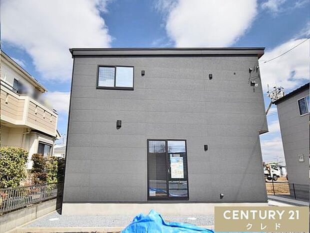 週末のお出かけに便利な立地。「川越IC」まで車8分とアクセス良好です。都心方面への通勤はもちろん、休日のドライブや遠方へのレジャーもスムーズ。アクティブなご家族にぴったりの環境です。