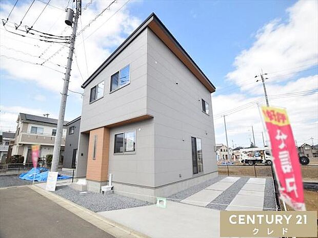 週末のお出かけに便利な立地。「川越IC」まで車8分とアクセス良好です。都心方面への通勤はもちろん、休日のドライブや遠方へのレジャーもスムーズ。アクティブなご家族にぴったりの環境です。