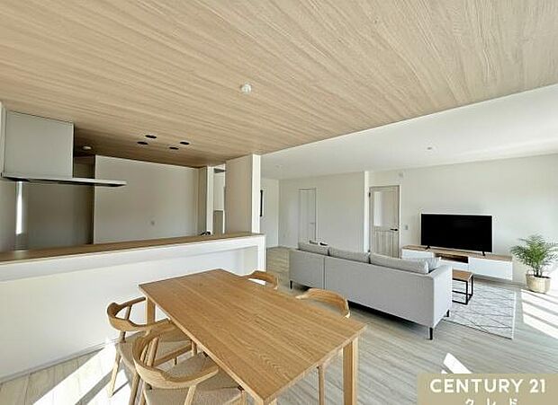 【LDK23.5帖】家具を配置してもゆとりある動線を確保できる23帖超。アクセントになる折下天井が空間にメリハリを与えます。※家具はCGによるイメージです。