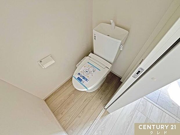 快適性と衛生面を兼ね備えた温水洗浄便座付きトイレ。お手入れもしやすく、清潔な状態を保ちやすいのも魅力です。