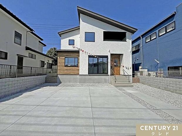 東武東上線「北坂戸」駅より徒歩18分。閑静な住宅街に位置しながら、、生活に必要な施設が徒歩圏内に揃う利便性の良い住環境。※CG加工により残置物を撤去しています