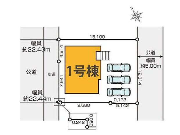 開放感あふれる両面道路に面した、敷地55坪のゆとりある住まい。並列で3台駐車できる広々としたカースペースは、急な来客時にも安心です。